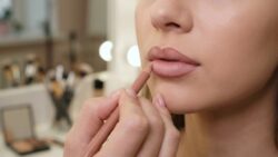 Lip Definition Trick: Liner Placement That Makes Lips Look Fuller Without Overlining